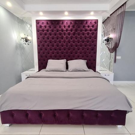 Apartaments On Prospekt Mira 35 Krivoy Rog Bagian luar foto
