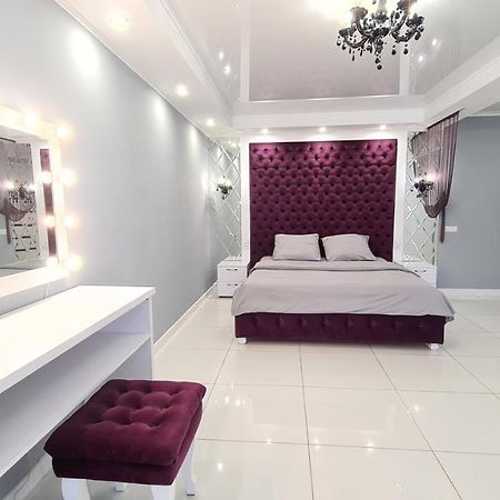 Apartaments On Prospekt Mira 35 Krivoy Rog Bagian luar foto