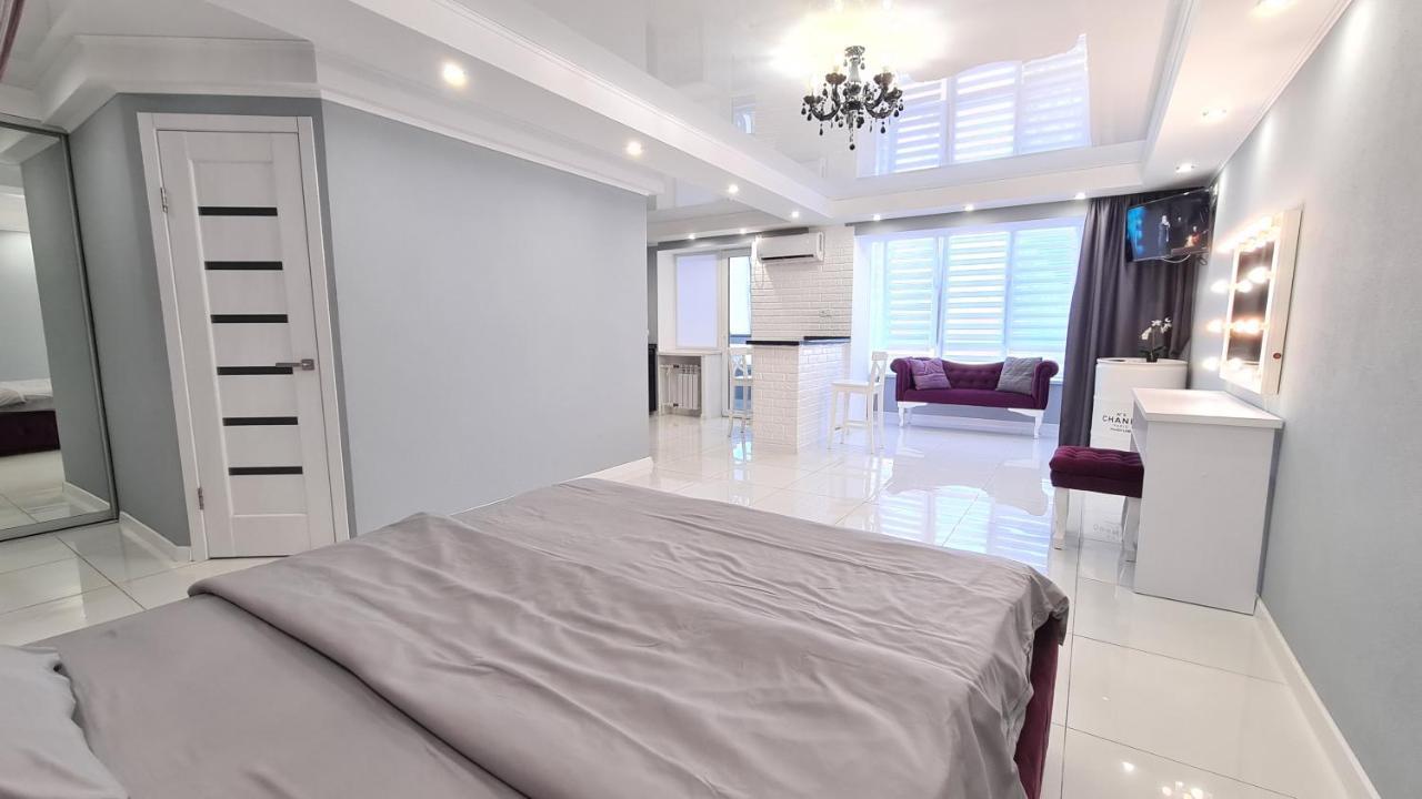 Apartaments On Prospekt Mira 35 Krivoy Rog Bagian luar foto