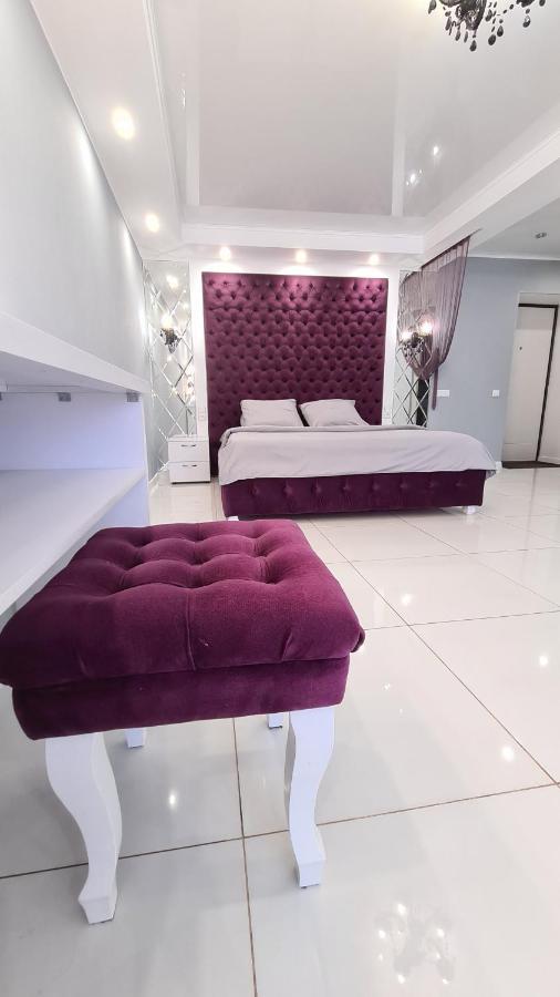Apartaments On Prospekt Mira 35 Krivoy Rog Bagian luar foto