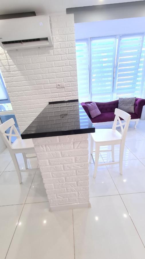 Apartaments On Prospekt Mira 35 Krivoy Rog Bagian luar foto
