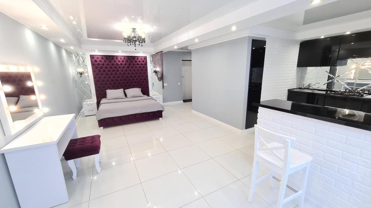 Apartaments On Prospekt Mira 35 Krivoy Rog Bagian luar foto