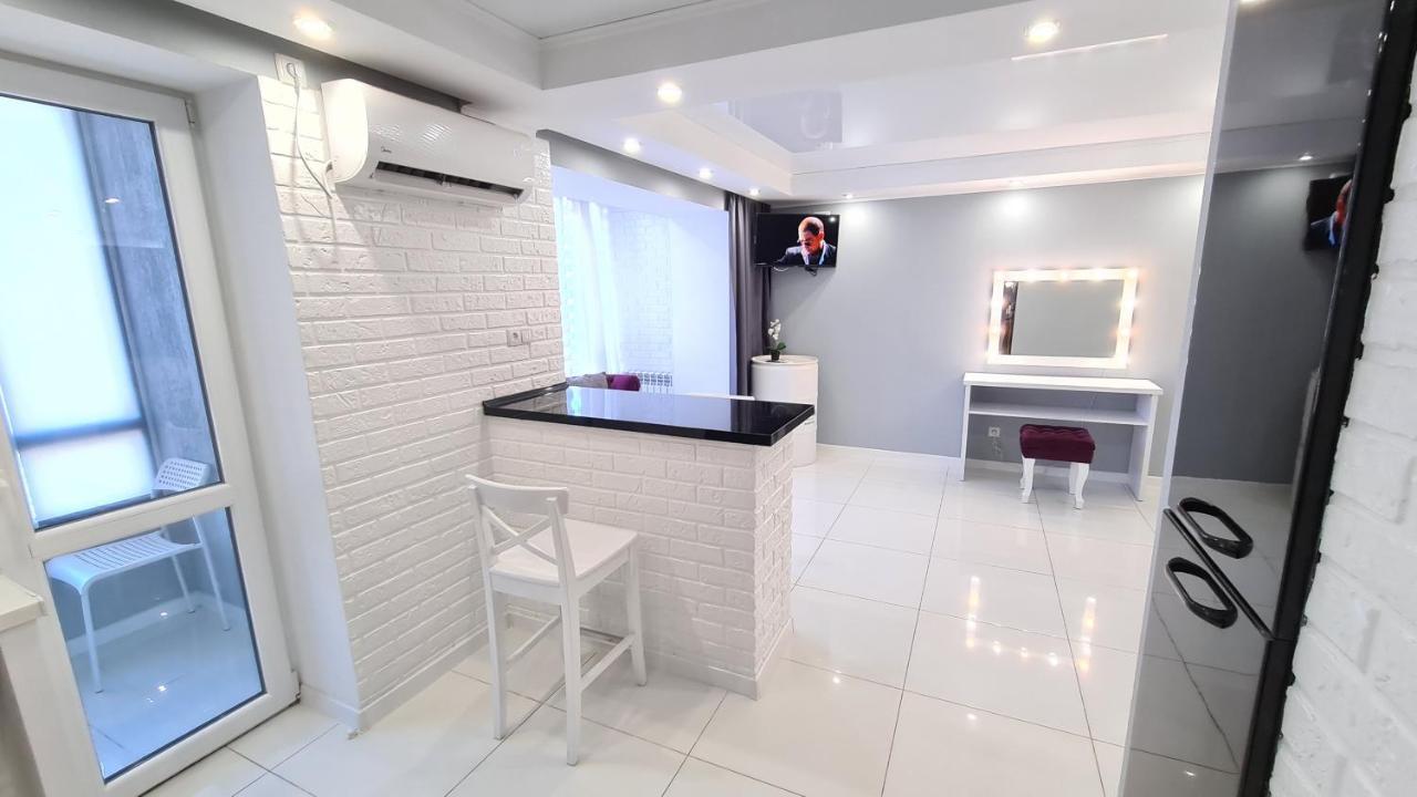 Apartaments On Prospekt Mira 35 Krivoy Rog Bagian luar foto