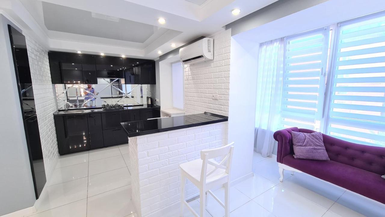Apartaments On Prospekt Mira 35 Krivoy Rog Bagian luar foto