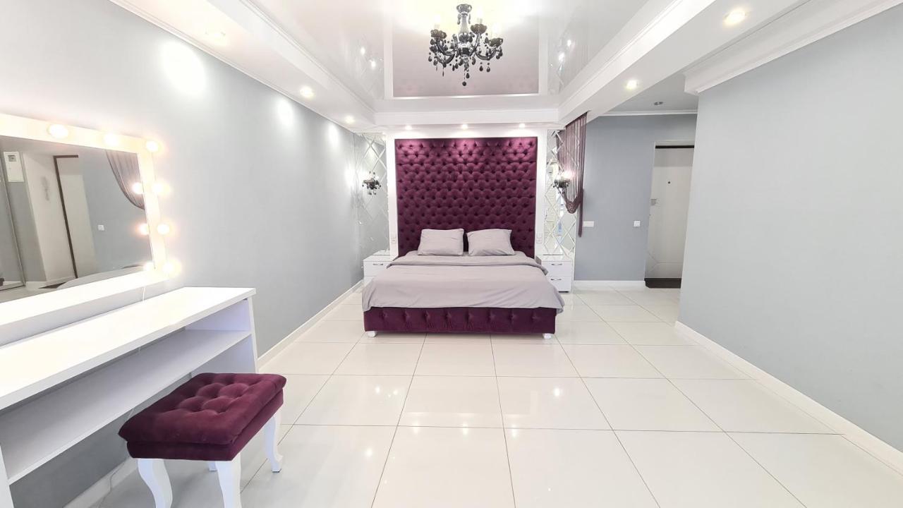 Apartaments On Prospekt Mira 35 Krivoy Rog Bagian luar foto