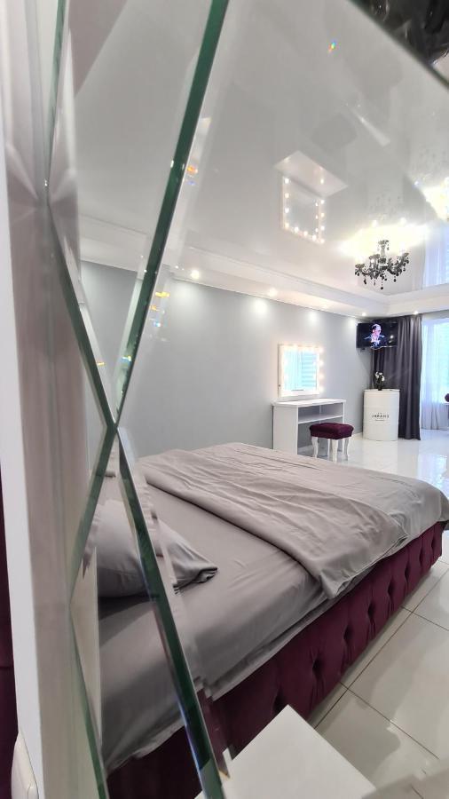 Apartaments On Prospekt Mira 35 Krivoy Rog Bagian luar foto
