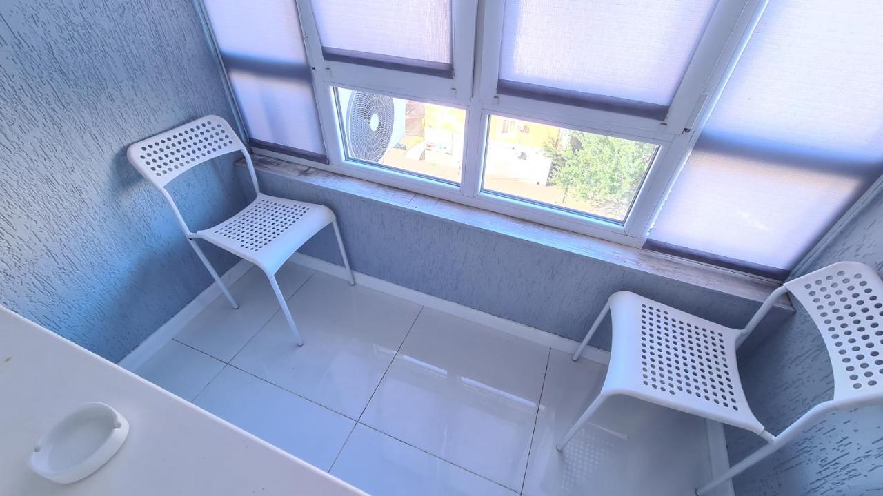 Apartaments On Prospekt Mira 35 Krivoy Rog Bagian luar foto