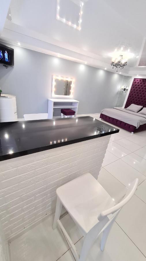 Apartaments On Prospekt Mira 35 Krivoy Rog Bagian luar foto
