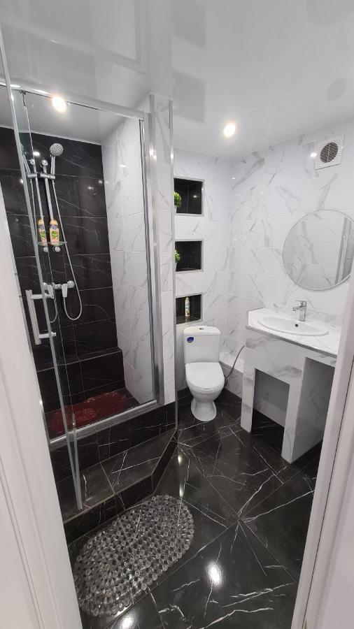 Apartaments On Prospekt Mira 35 Krivoy Rog Bagian luar foto