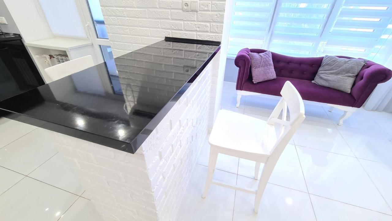 Apartaments On Prospekt Mira 35 Krivoy Rog Bagian luar foto