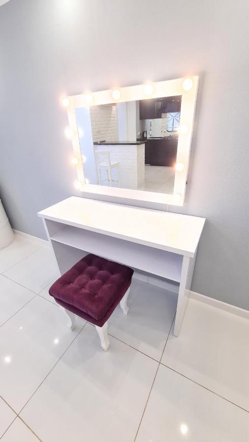 Apartaments On Prospekt Mira 35 Krivoy Rog Bagian luar foto