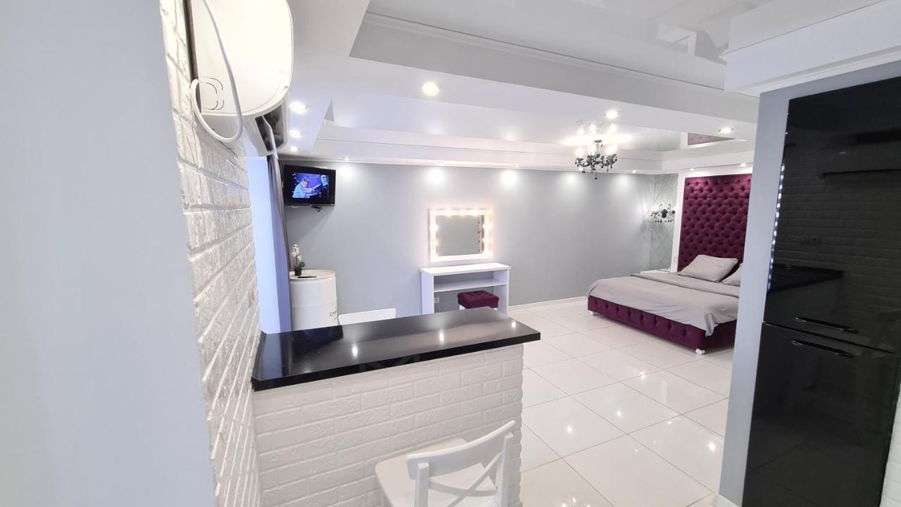 Apartaments On Prospekt Mira 35 Krivoy Rog Bagian luar foto