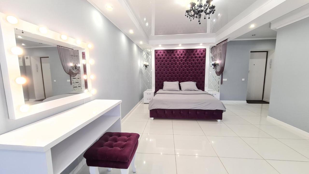 Apartaments On Prospekt Mira 35 Krivoy Rog Bagian luar foto