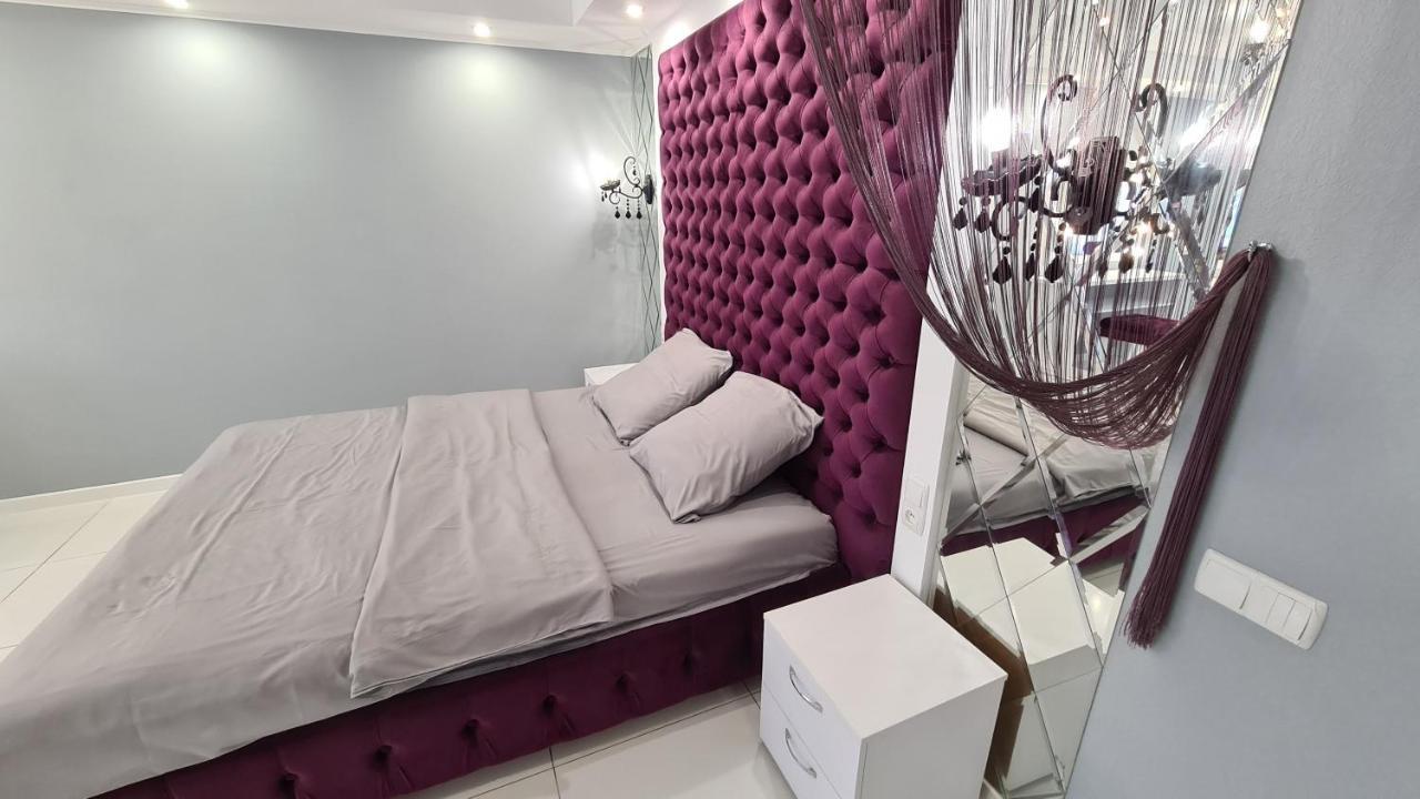Apartaments On Prospekt Mira 35 Krivoy Rog Bagian luar foto
